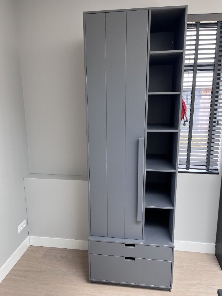 Grijze grenen kinderkledingkast Basiclabel, Huis en Inrichting, Gebruikt, 200 cm of meer, 50 tot 100 cm, Grenenhout