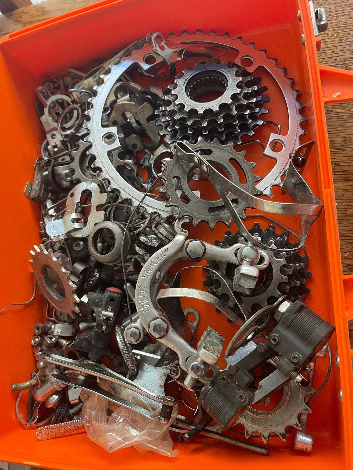 Kist met metalen motor- en fietsonderdelen voor hobbyist, Ophalen, Gebruikt, Overige typen, Staal