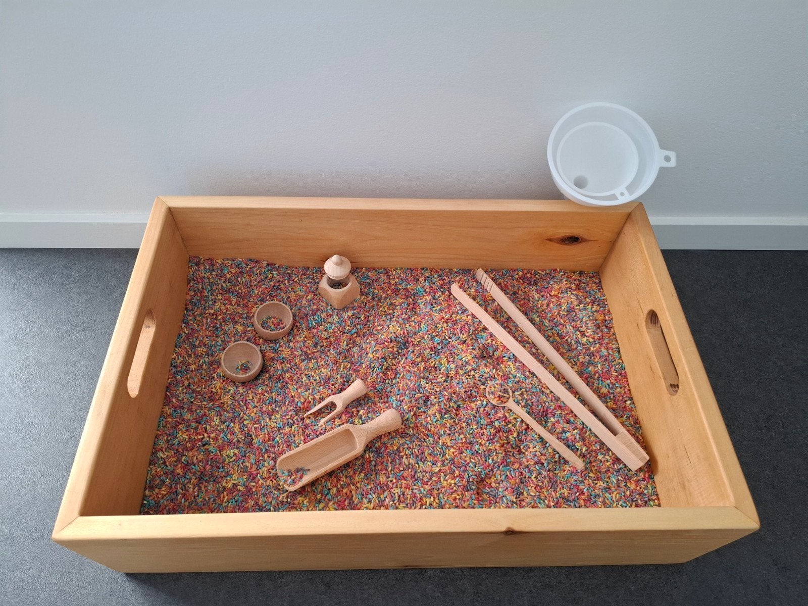 Houten sensorische speelbak met rijst en speelgoed, Ophalen, Nieuw, Knutselen