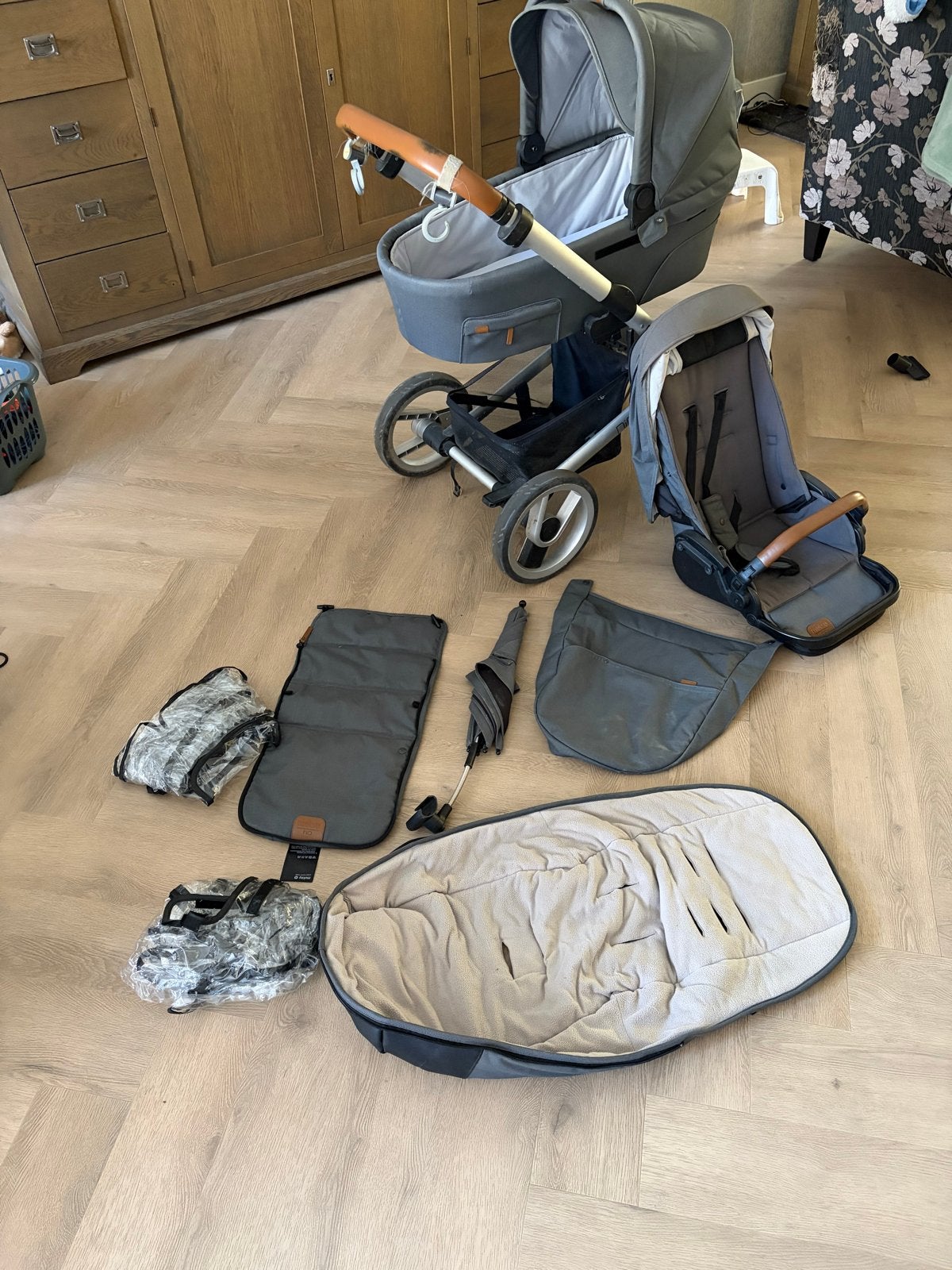 Mutsy Nio combiwagen met reiswieg en zitje, Kinderen en Baby's, Ophalen, Gebruikt, Combiwagen, Met reiswieg