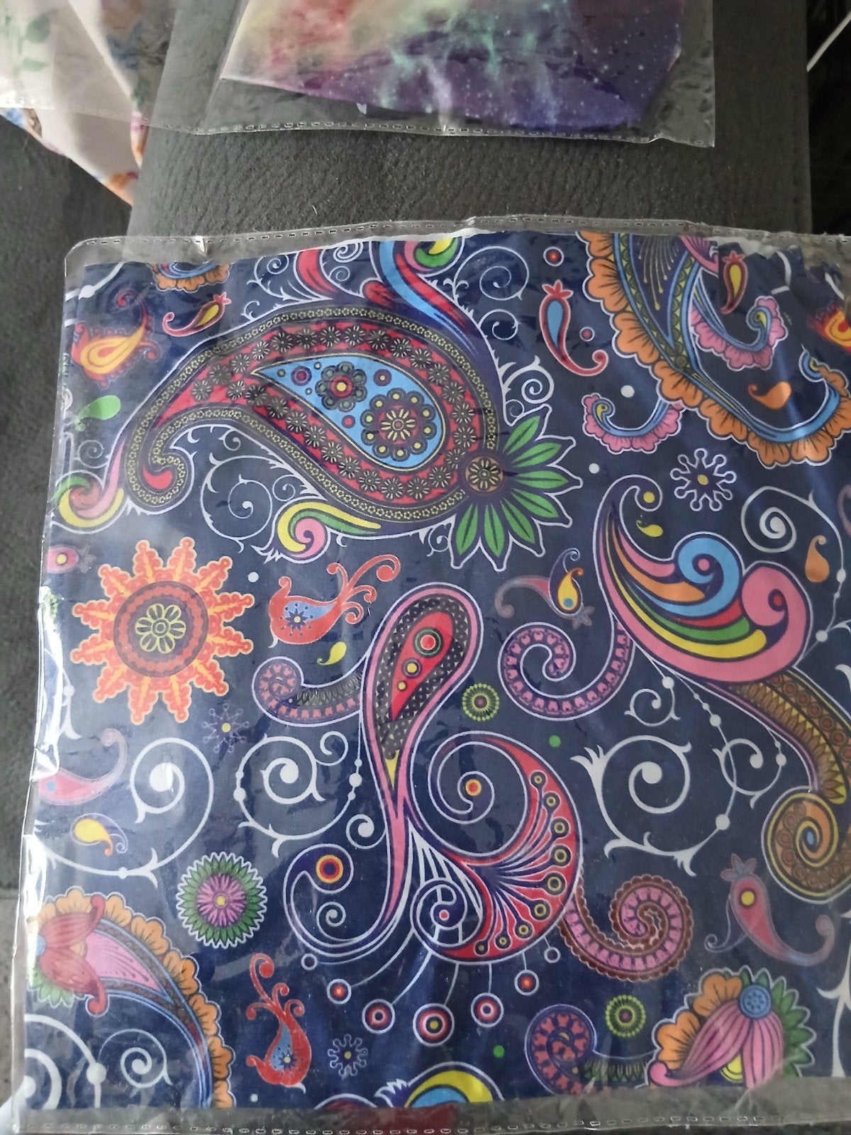 Kleurrijke sjaal met paisley print, Ophalen of Verzenden, Nieuw, Sjaal