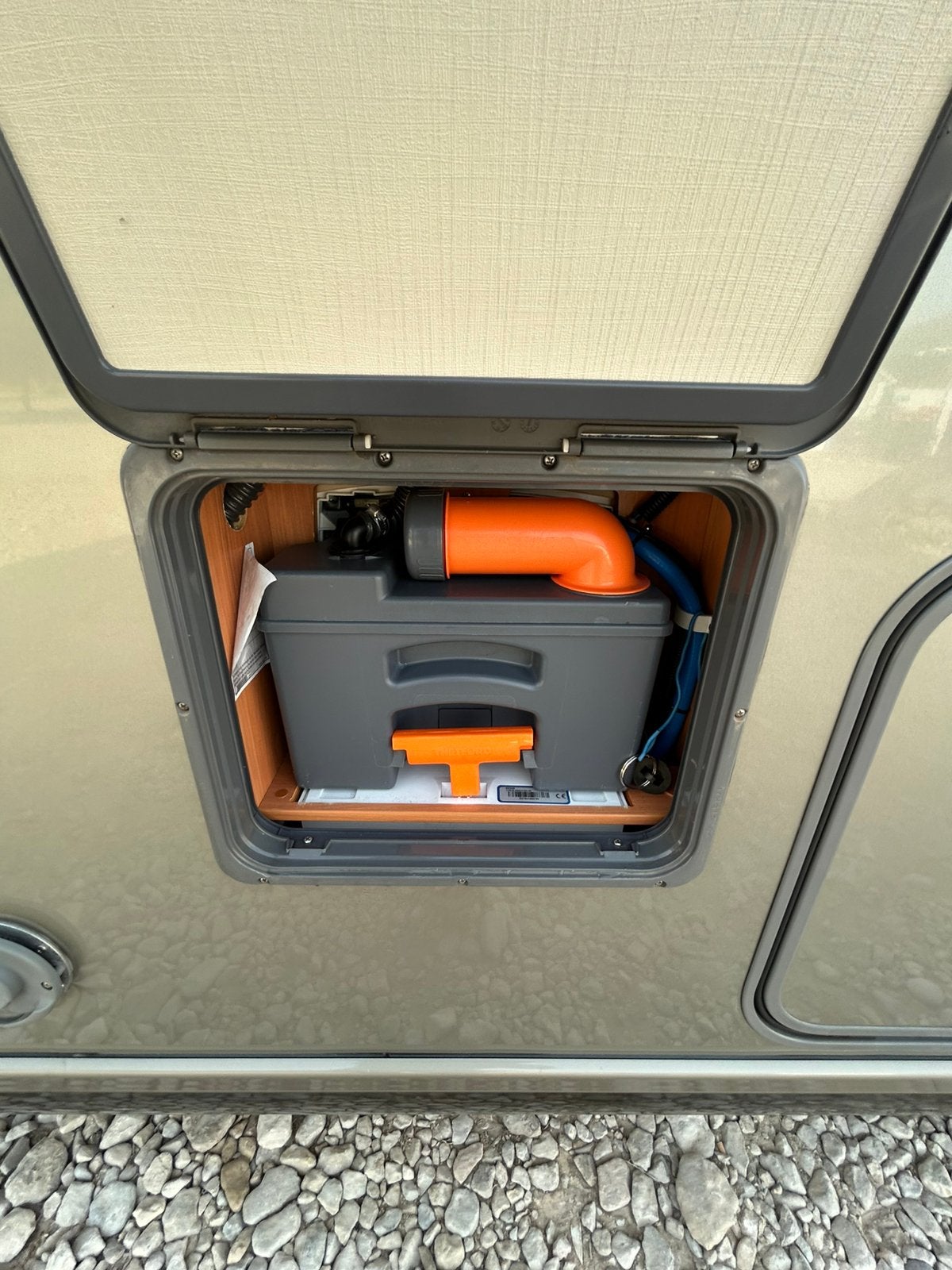 Foto 7 van Hymer B 534 DL Integr.Camper met autom.motor airco als nieuw