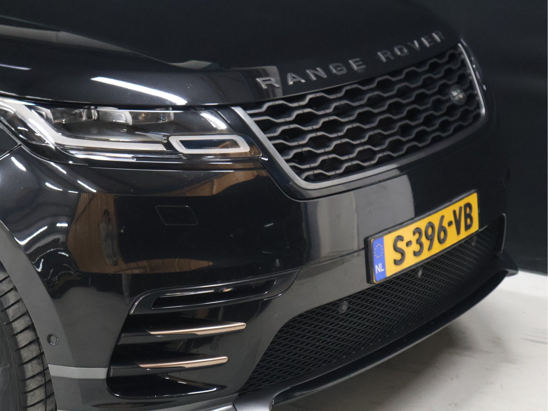 Land Rover Range Rover Velar 2.0 P300 Turbo AWD R-Dynamic SE, Auto's, Automaat, Dealer onderhouden, Verwarmde buitenspiegels, Gebruikt