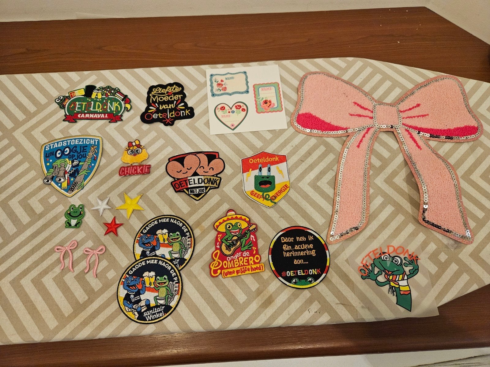 Carnavalsapplicaties en strijkpatches - Oeteldonk, Ophalen of Verzenden, Nieuw, Overige typen