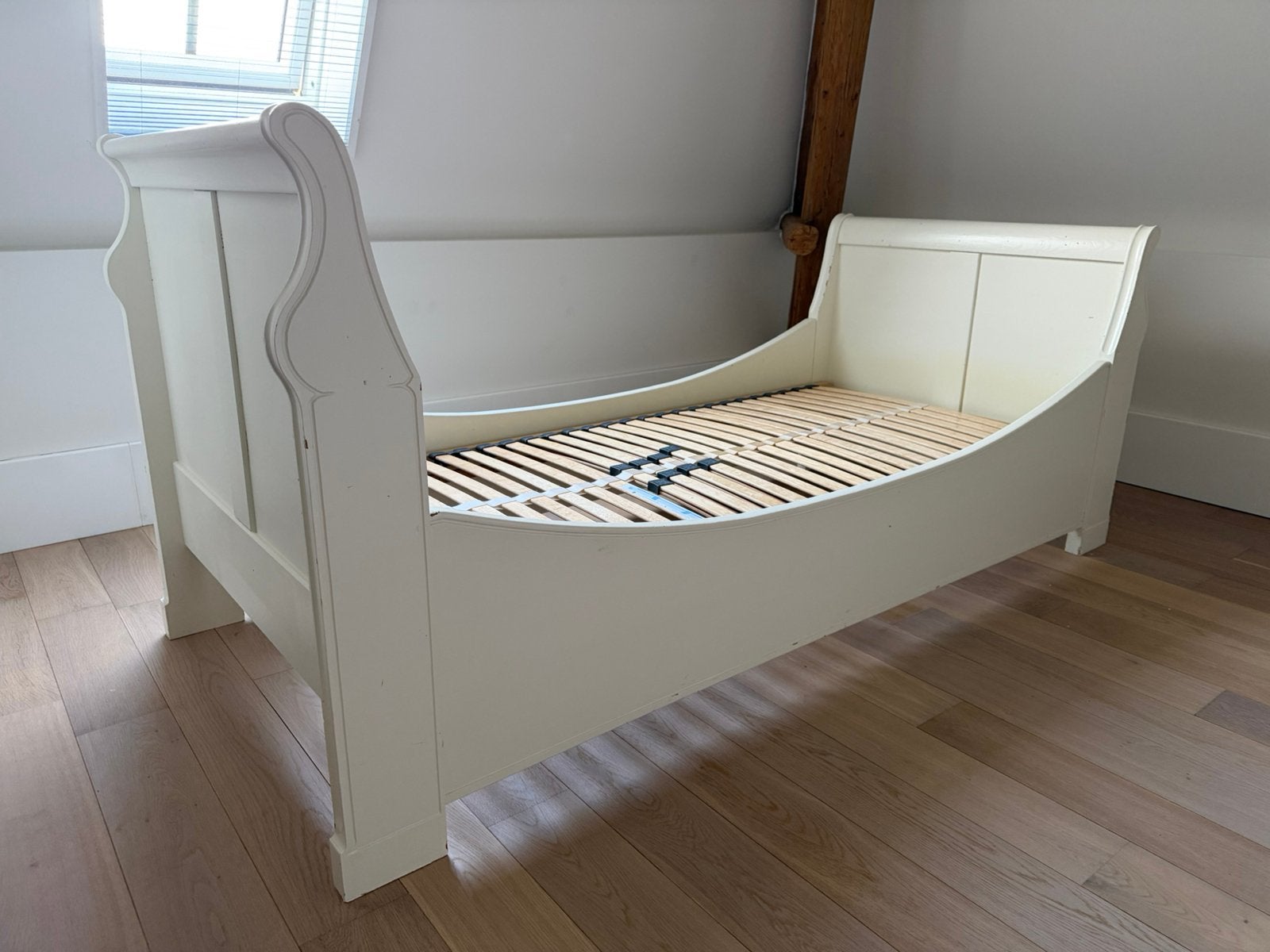 Wit grenen houten bed 90 x 200 / 1 persoons, Ophalen, 85 tot 100 cm, Gebruikt, Lattenbodem