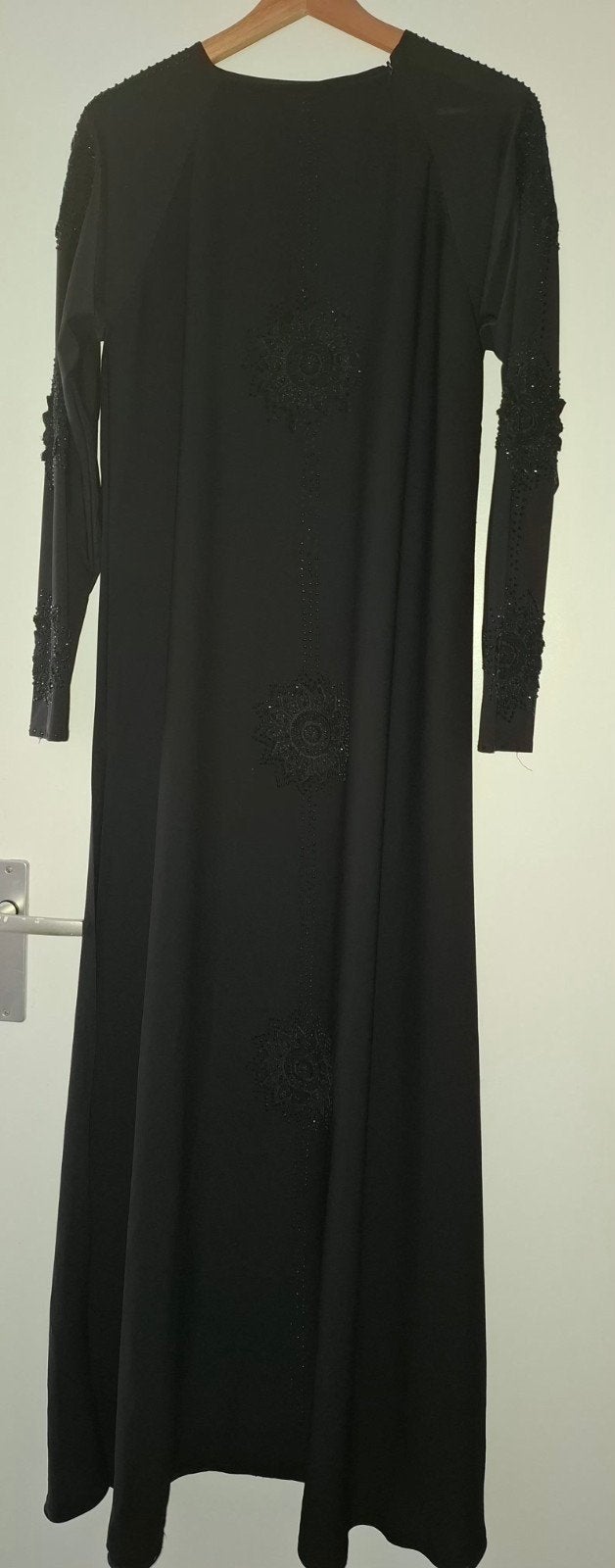 Mooie abaya met steentjes en rits, Ophalen of Verzenden, Gedragen, Zwart, Onder de knie