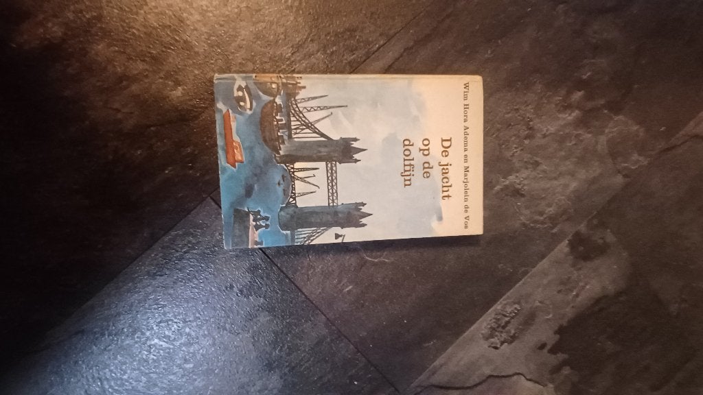 De jacht op de dolfijn (Wim Horn Adom & Marjolein de Vos), Ophalen of Verzenden, Gelezen, Fictie algemeen