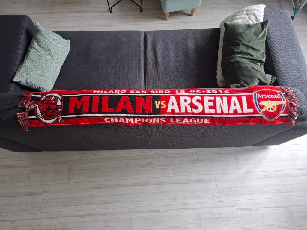 AC Milan vs Arsenal Champions League Sjaal 2012, Verzamelen, Ophalen of Verzenden, Zo goed als nieuw, Buitenlandse clubs, Vaantje of Sjaal