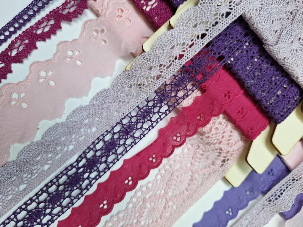 Pakket heel mooi broderie en katoenen kant, Hobby en Vrije tijd, Naaien en Fournituren, Nieuw, Kant, Ophalen of Verzenden