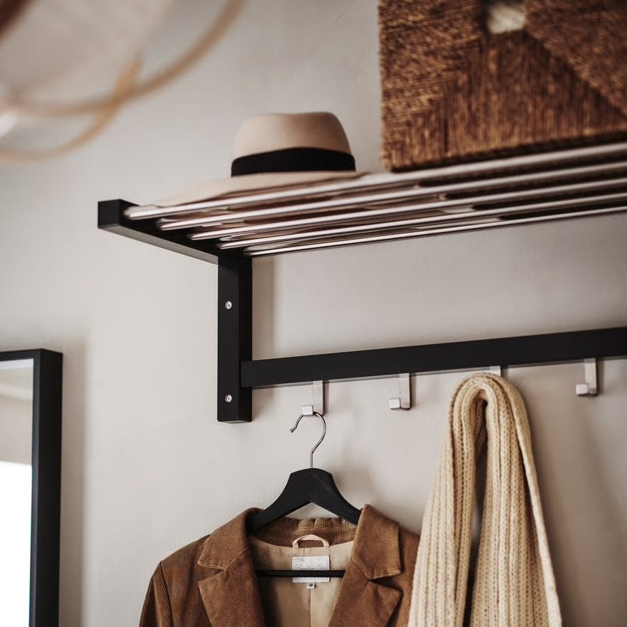 IKEA TJUSIG Wandkapstok met hoedenplank en 5 haken, Zo goed als nieuw, Minder dan 100 cm, Hout, Ophalen