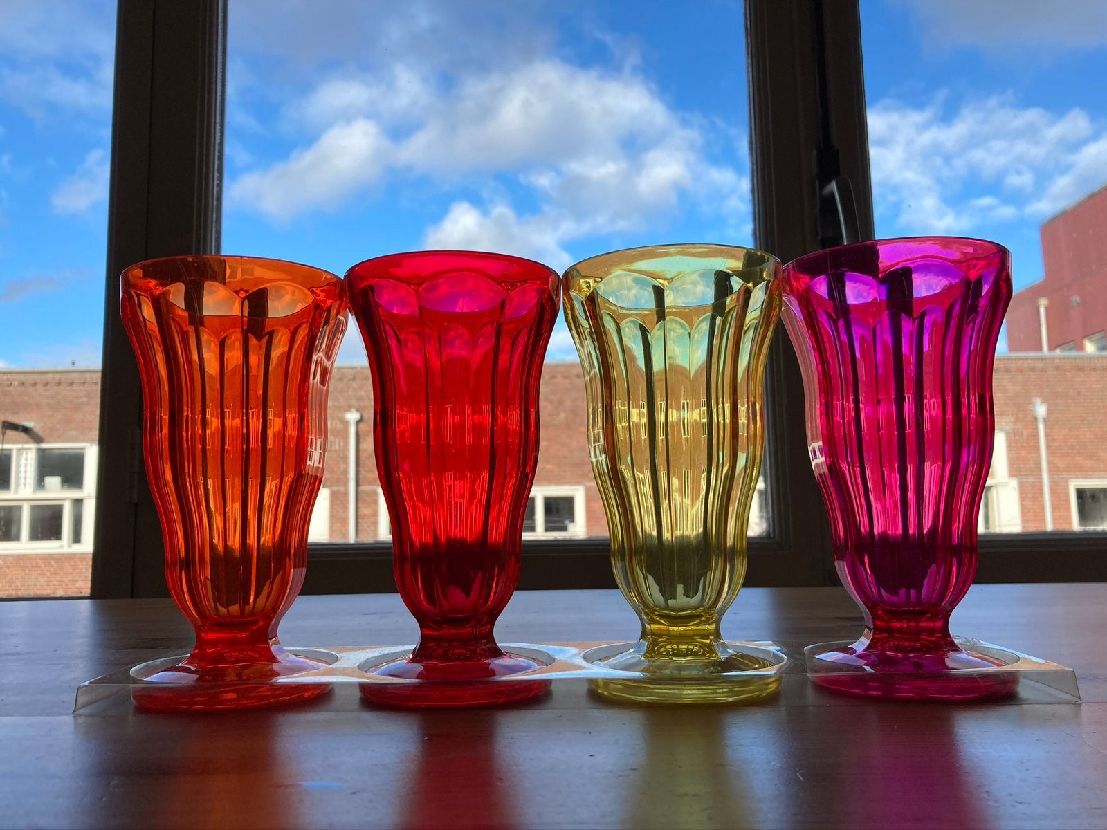 Nieuw gekleurde feest bekers plastic buitenservies ijs, Huis en Inrichting, Keuken | Servies, Nieuw, Ophalen of Verzenden, Overige stijlen