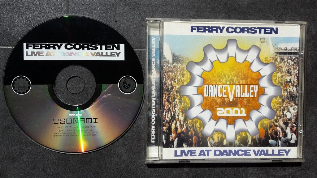 CD - Ferry Corsten Live at dance Valley 2001 - Mix trance, Ophalen of Verzenden, Zo goed als nieuw, Trance, Remixalbum