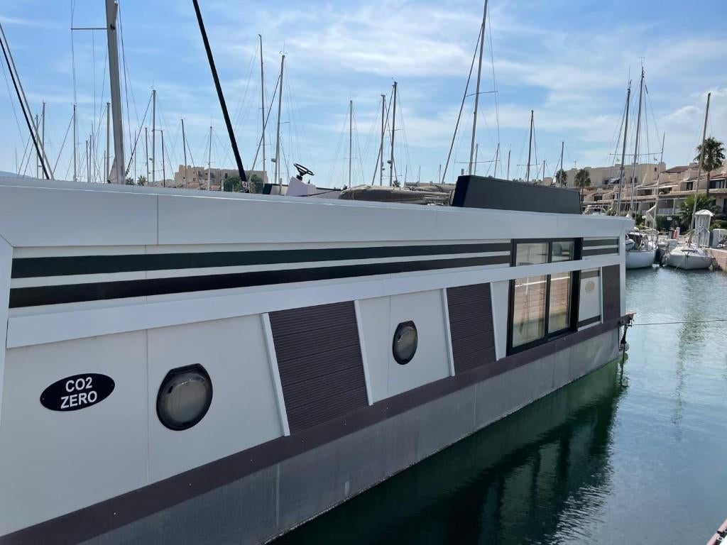 TE KOOP; WOONBOOT zonder ligplaats, Den Haag, Den Haag, 38 m², 2 kamers