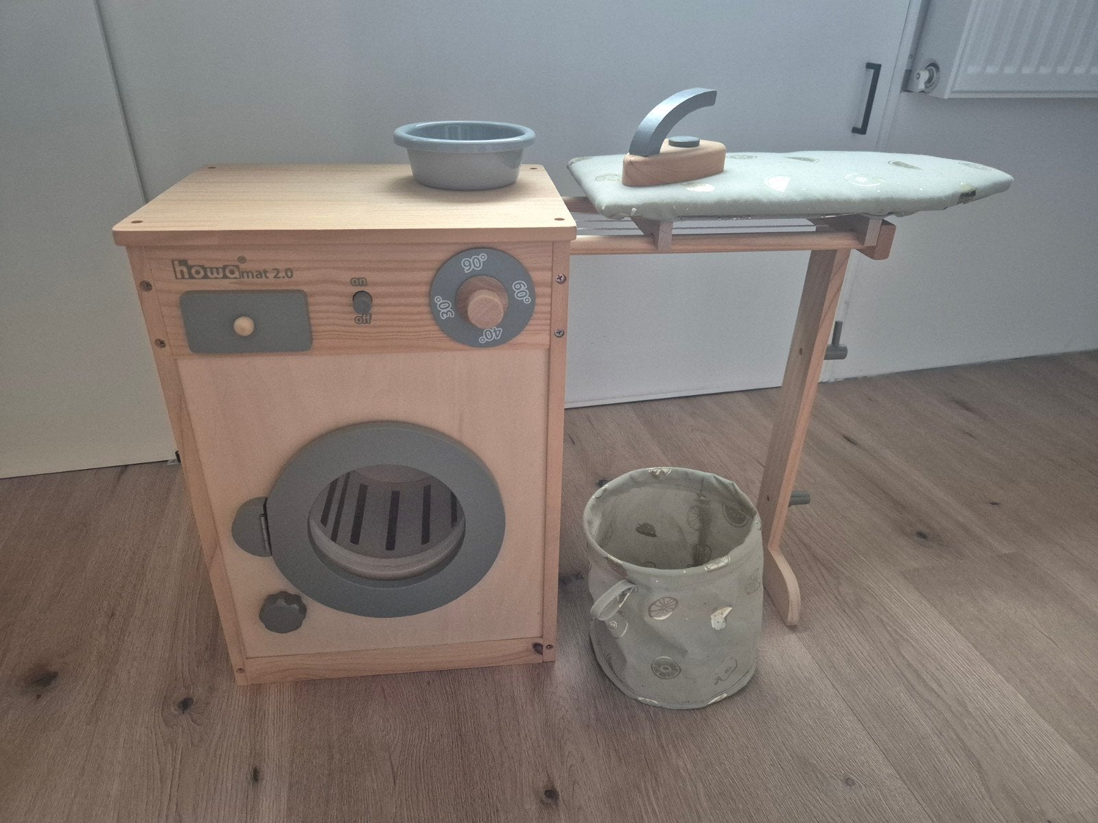 Houten speelgoed wasmachine met strijkplank Howa, Ophalen, Zo goed als nieuw, Knutselen