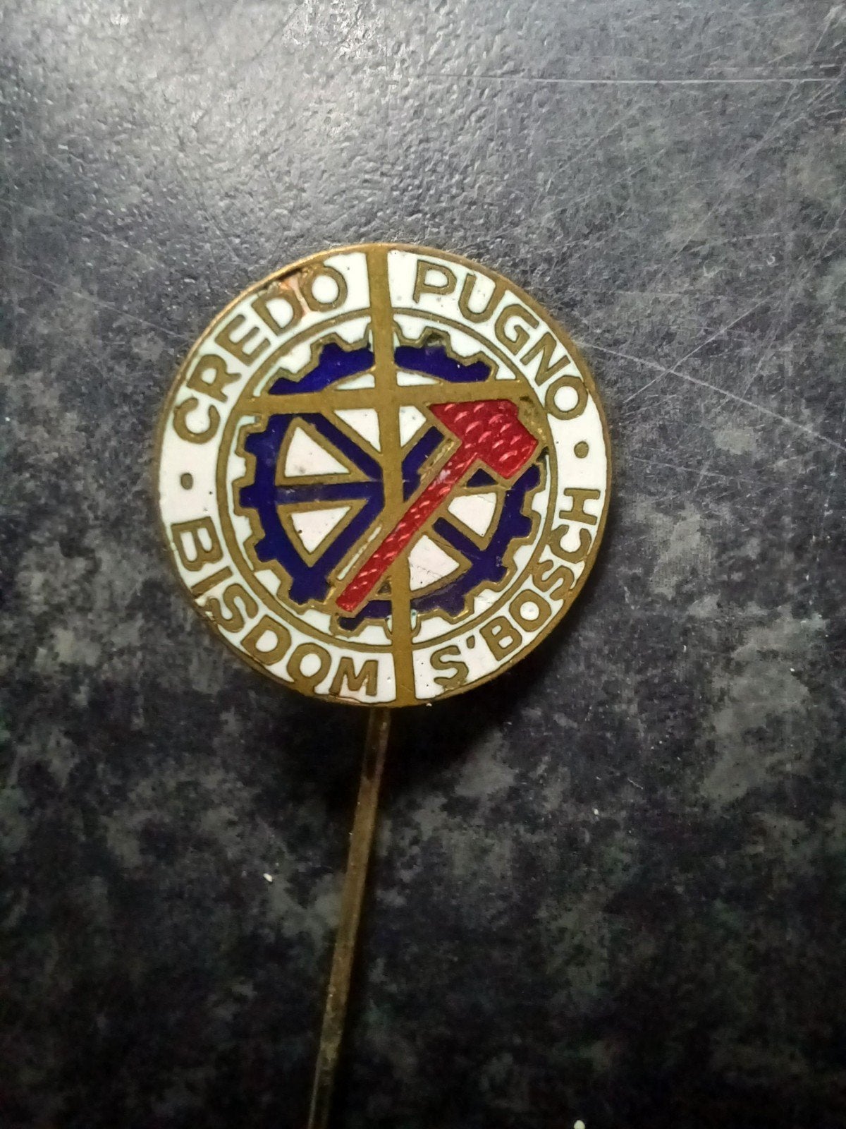 Speldje Bisdom 's Bosch Credo Pugno (emaille), Verzamelen, Speldjes, Pins en Buttons, Gebruikt, Speldje of Pin, Overige onderwerpen