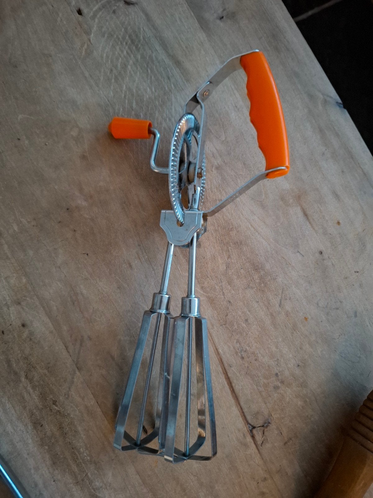Retro handmixer - Draait als een zonnetje!, Ophalen of Verzenden, Metaal, Oranje, Overige typen
