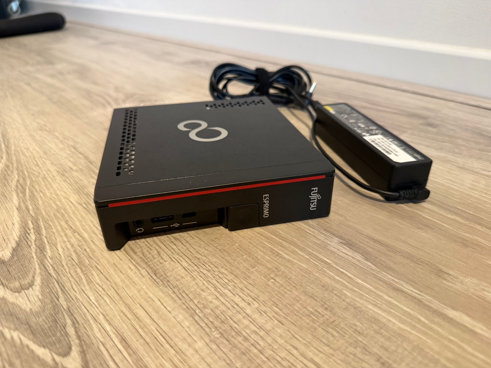 Fujitsu mini PC, Intel Core i5 10th gen, Computers en Software, Desktop Pc's, Zo goed als nieuw, 2 tot 3 Ghz, SSD, 8 GB, Ophalen of Verzenden