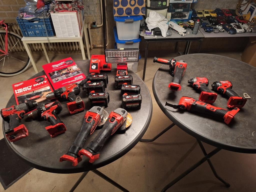 Diverse Milwaukee gereedschap grote partij
8 stuks

4 accu, ., Ophalen of Verzenden, Zo goed als nieuw, .