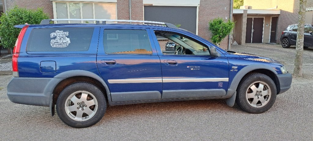 Volvo V70 2.4 T XC 4WD AUT 2002 Blauw, Auto's, Volvo, 1800 kg, Zwart, 4 cilinders, Blauw
