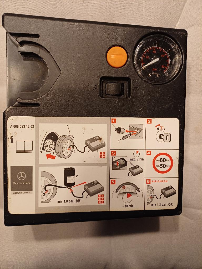 Handige bandenpomp met drukmeter, Auto diversen, Auto-accessoires, Zo goed als nieuw, Ophalen