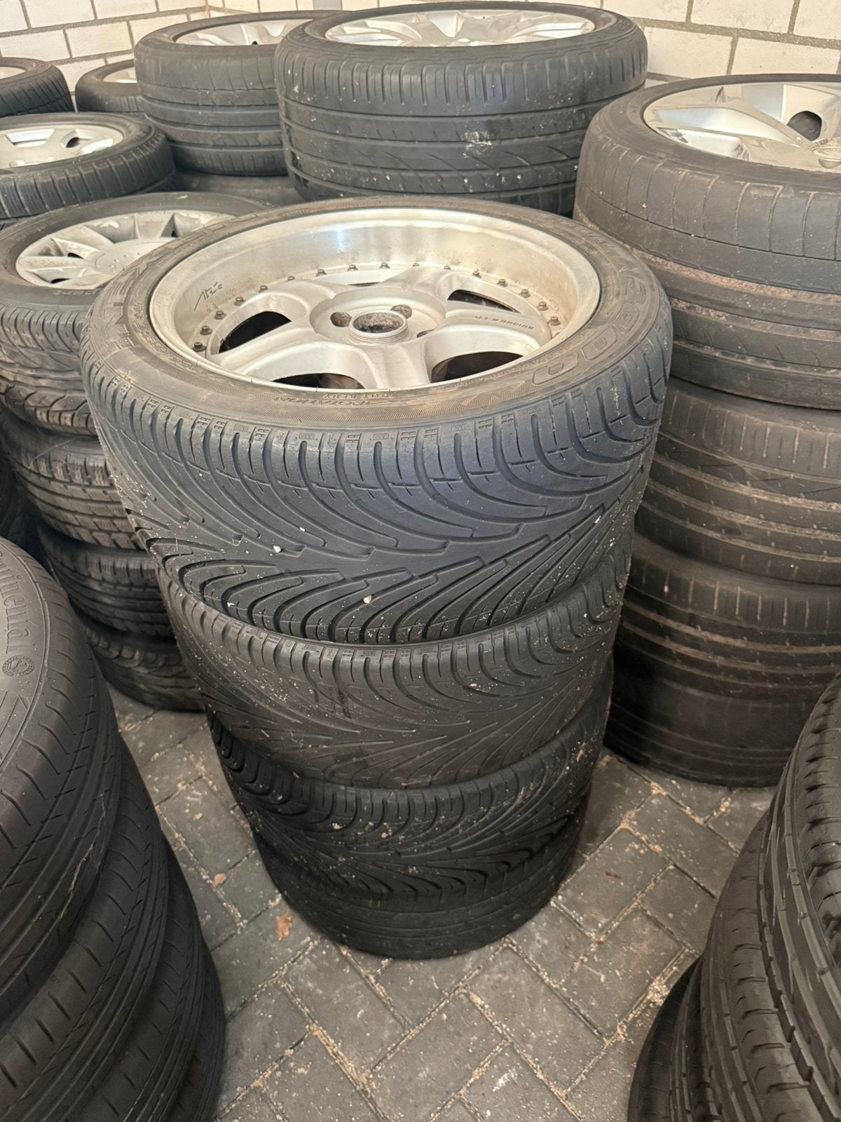 Lichtmetalen velgen met banden Nissan Skyline GTR, Auto-onderdelen, Banden en Velgen, Ophalen, Gebruikt, 255 mm, Banden en Velgen