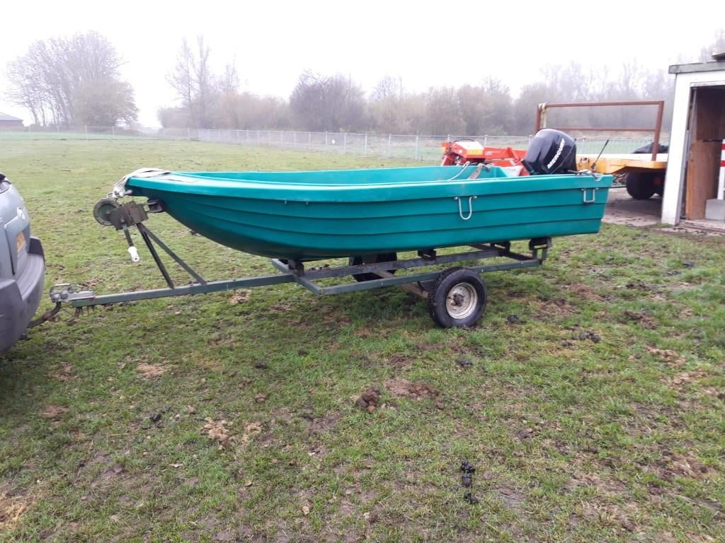 Visboot met 8 pk Mercury motor + trailer – vaarklaar, Buitenboordmotor, 1.00 - 1.50 meter, 5 m, Zo goed als nieuw