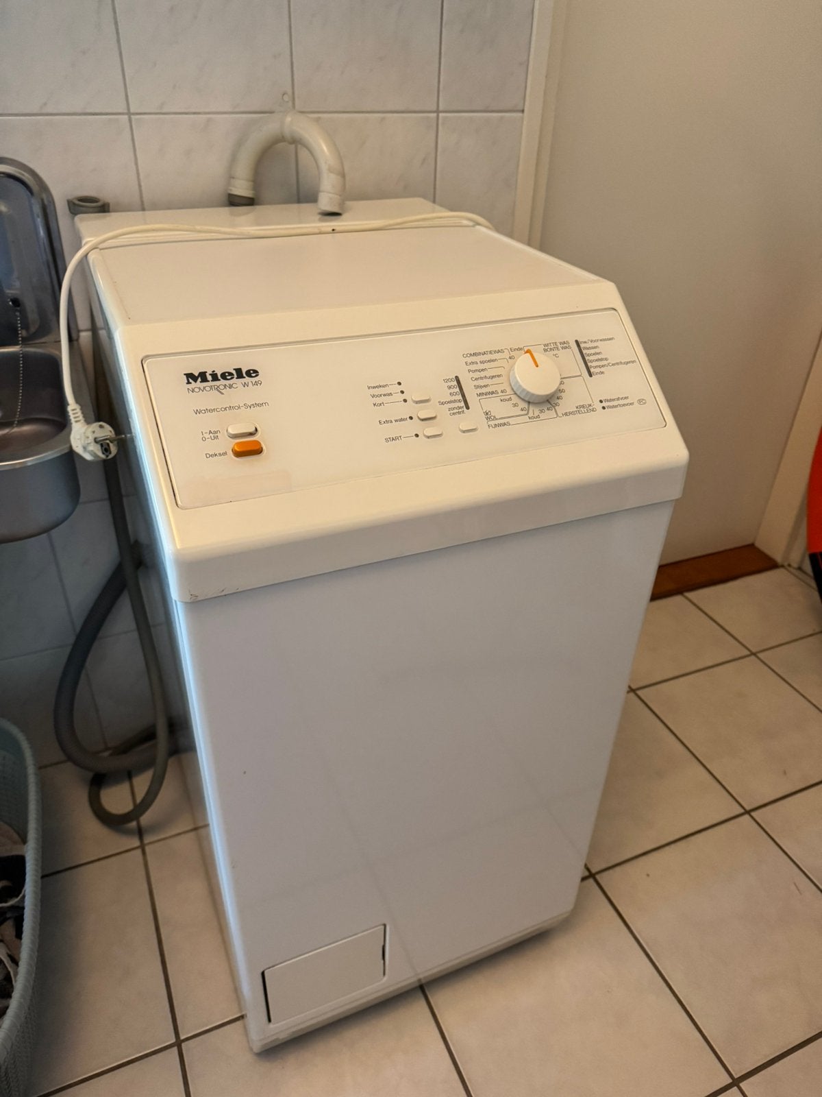 Miele Novotronic W149 bovenlader, Ophalen, 1200 tot 1600 toeren, 4 tot 6 kg, Bovenlader