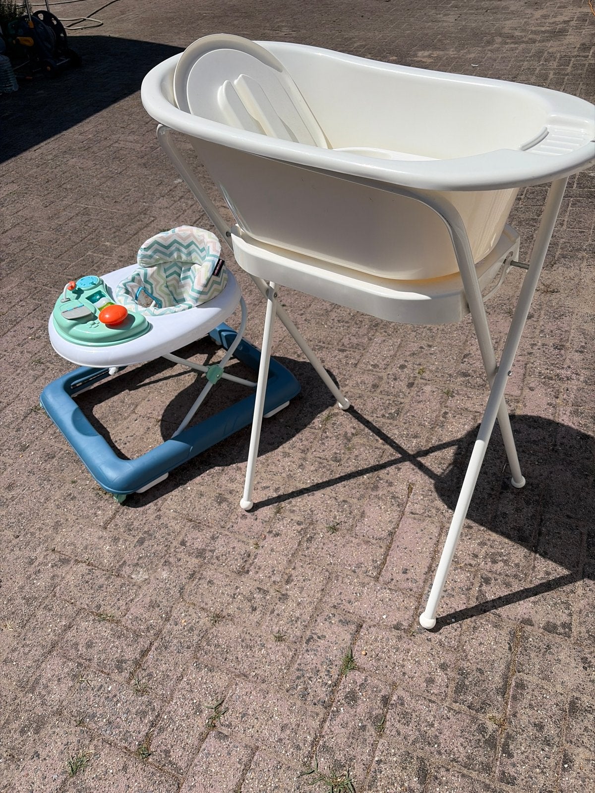 Loopstoeltje (nieuw) en babybadje op standaard, Overige typen, Nieuw, Standaard, Ophalen