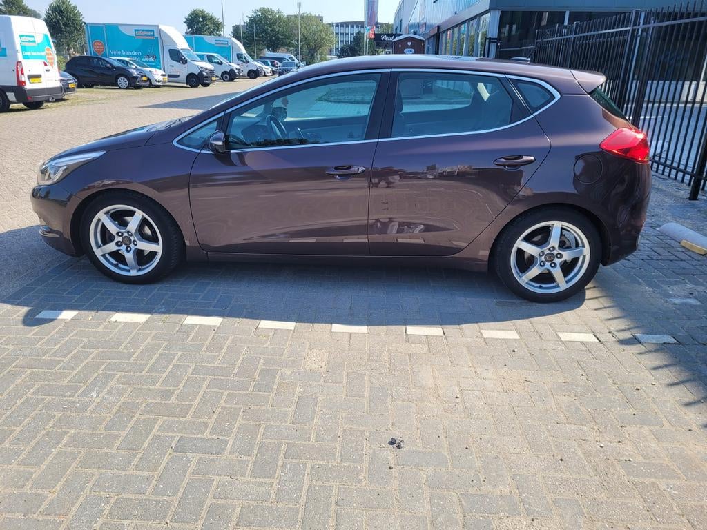 Kia ceed 1.6 GDI AIRCO, 183000 KM Eur 6200, Auto's, Stof, Bruin, Overige kleuren, Handgeschakeld