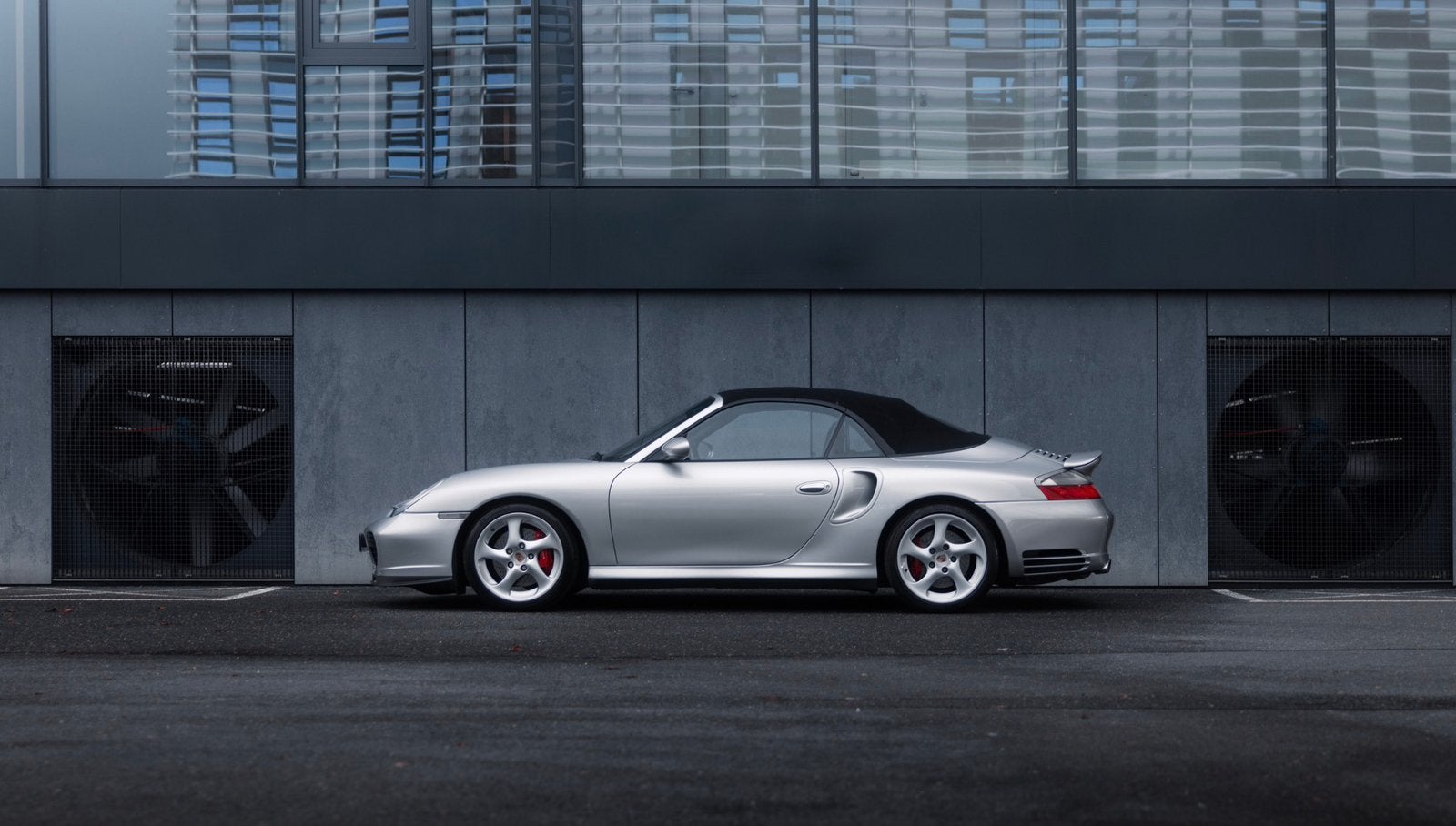 Foto 3 van Porsche 911 3.6 turbo tiptronic cabriolet