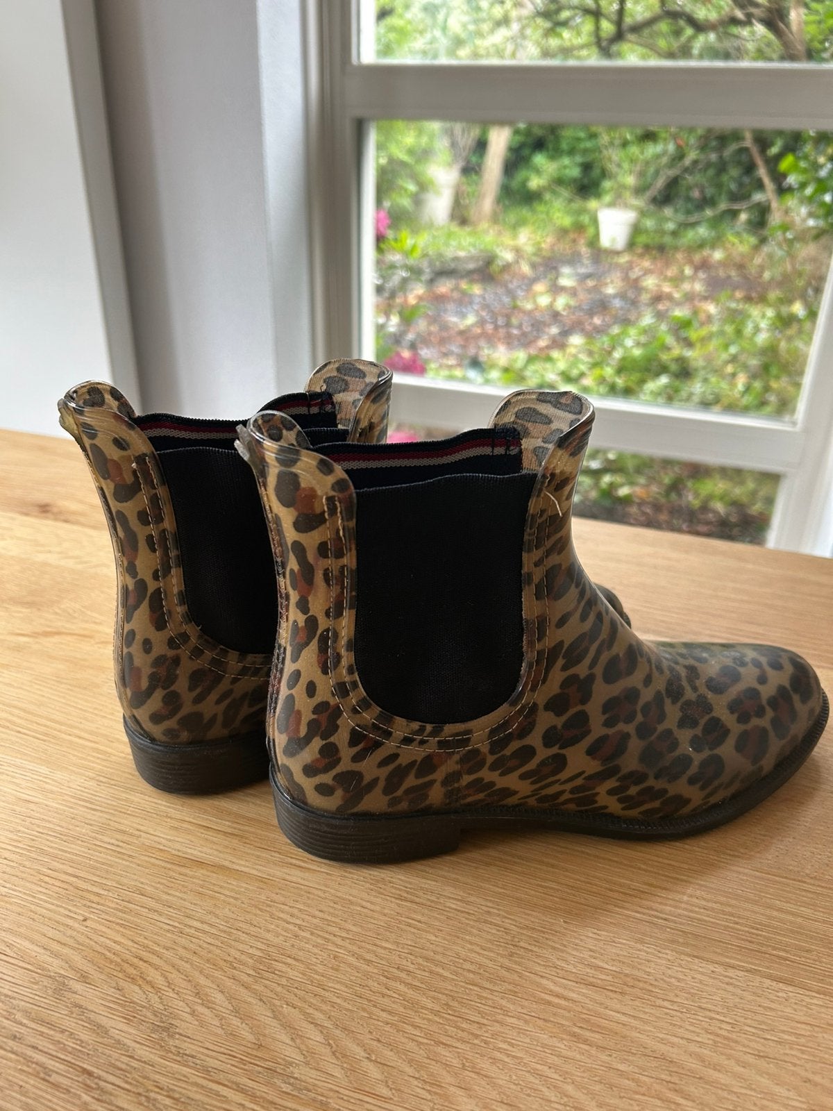 Tommy Hilfiger regenlaars panterprint maat 39, Bruin, Ophalen of Verzenden, Regenlaarzen, Zo goed als nieuw