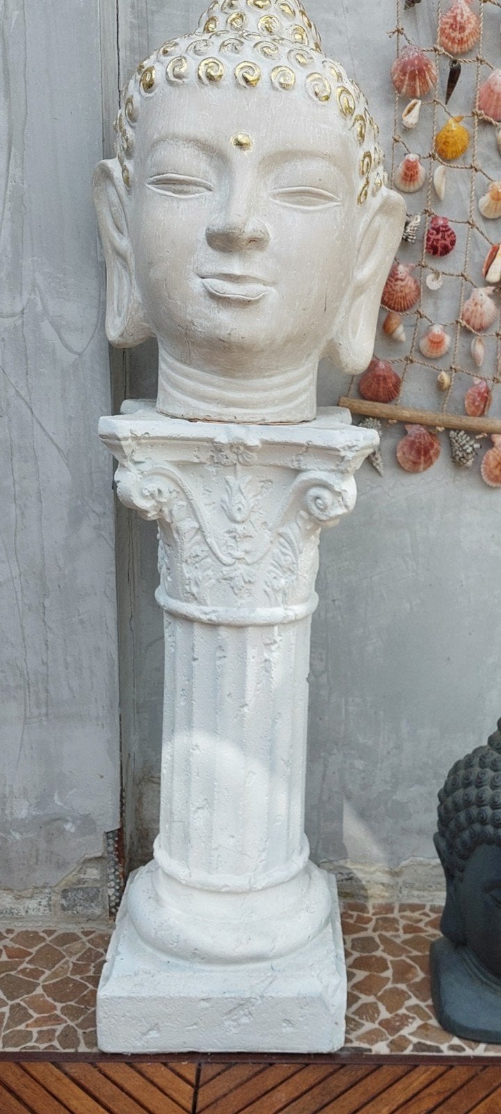 grote buddha op pilaar, Ophalen