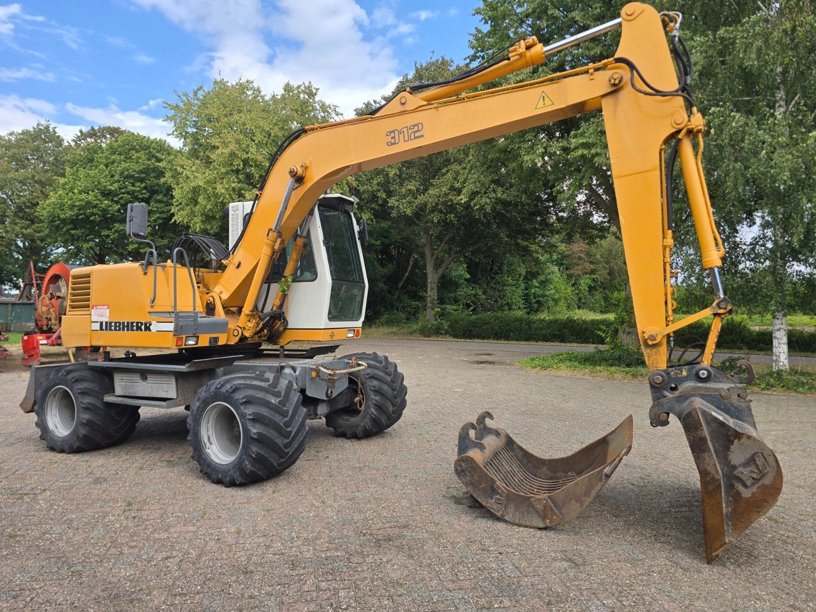 Liebherr 312 Bandenkraan - Bouwjaar 2000, Ophalen of Verzenden, Graafmachine