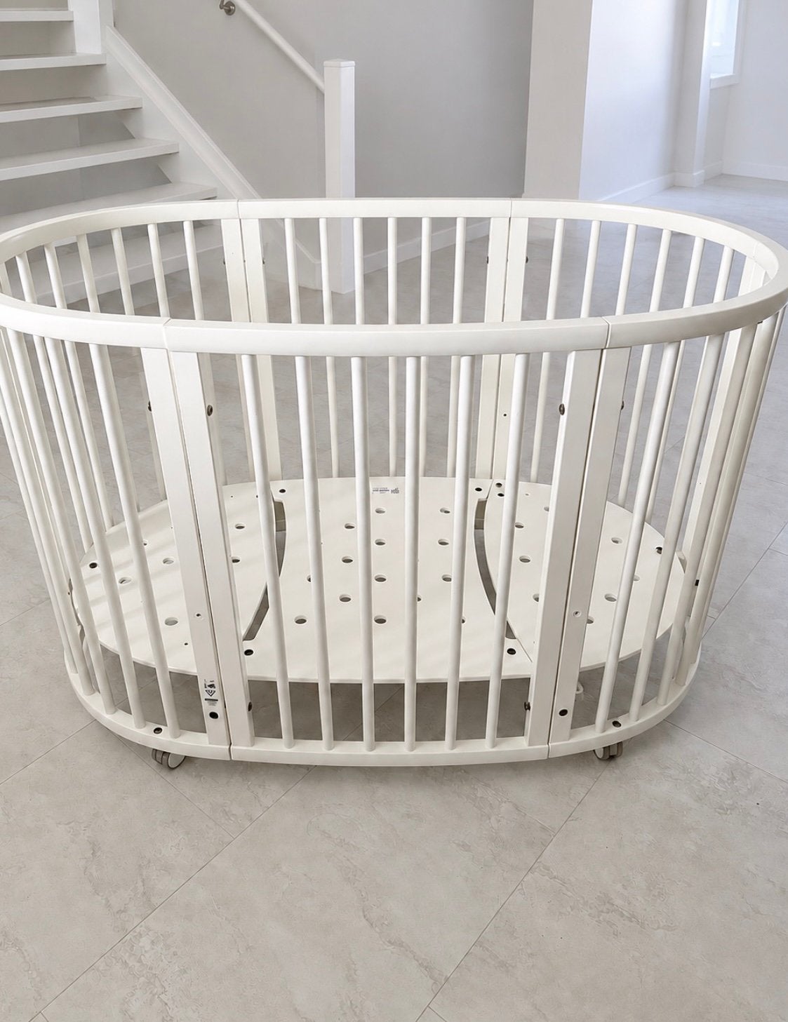 Stokke sleepi met wieltjes zonder matras., Ophalen, Zo goed als nieuw, Wieltjes