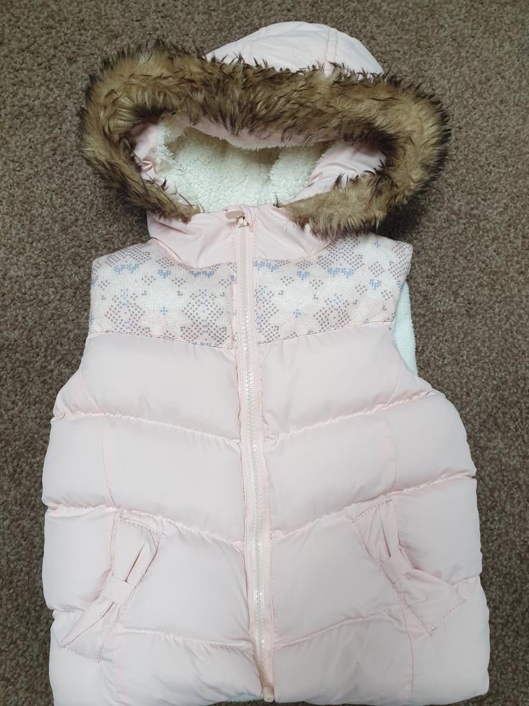 Roze gewatteerde bodywarmer met capuchon en bontkraag, Meisje, Ophalen of Verzenden, Zo goed als nieuw, Young Dimension