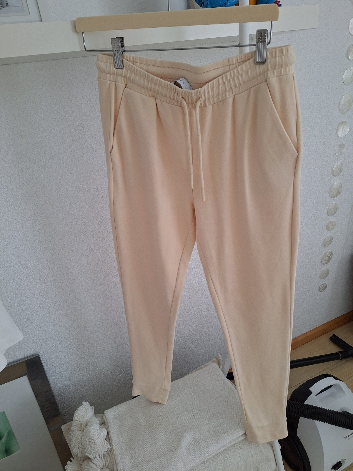 broek, Maat 38/40 (M), Beige, Nieuw, Ophalen of Verzenden