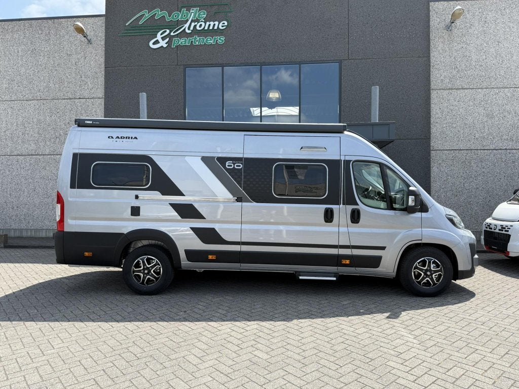 Adria Twin 640 SGX 60 Years Edition, Caravans en Kamperen, Campers, Automaat, Ringverwarming, Fiat, Tot en met 2