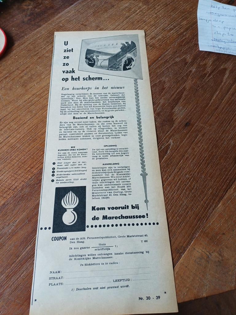 Advertentie van Koninklijke Marechaussee scherm 1956, Ophalen of Verzenden, Marechaussee, Nederland, Embleem of Badge