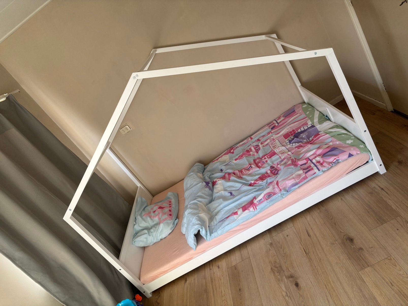 Peuter bed huisje 120x200 als nieuw, Ophalen, 70 tot 85 cm, Zo goed als nieuw, Matras