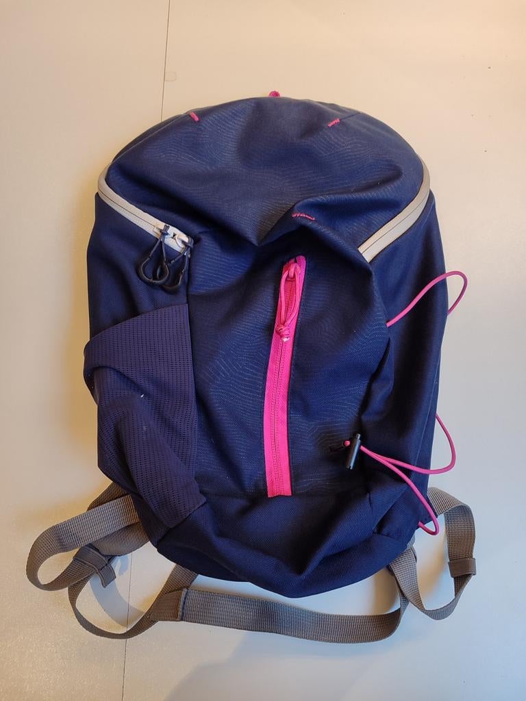 Quechua Wandelrugzak MH100 10 liter kind, Ophalen of Verzenden, Zo goed als nieuw, Rugzak