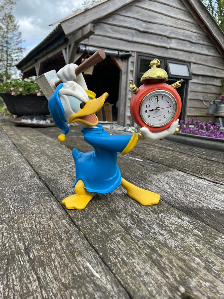 Donald duck disney klok geen wekker, Verzamelen, Ophalen of Verzenden, Donald Duck, Gebruikt, Beeldje of Figuurtje