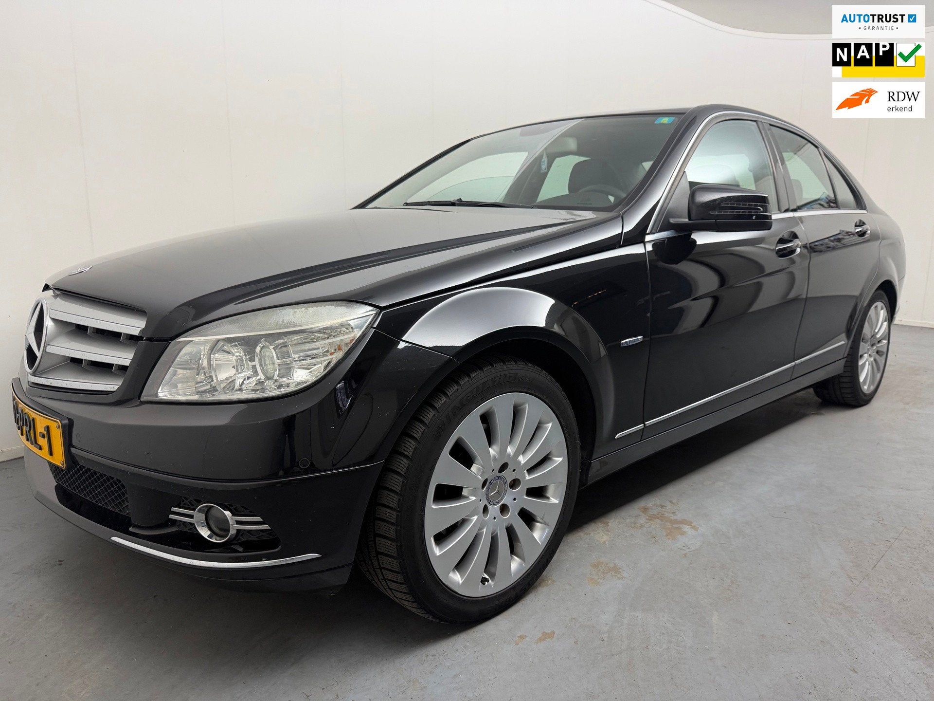 Mercedes-Benz C-klasse 180 CGI BlueEFFICIENCY Business Class, 1385 kg, Euro 5, Achterwielaandrijving, Zwart