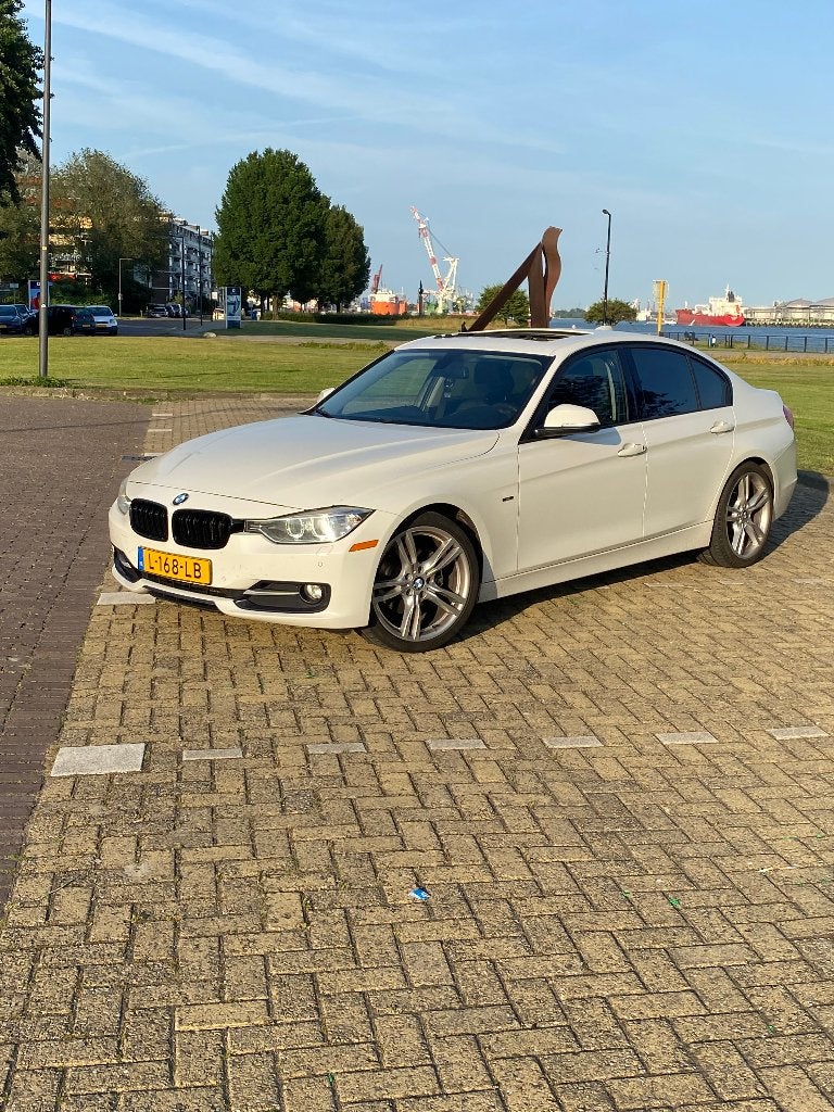 BMW F30 320D Sport – Full Option leder bekleding, Auto's, BMW, Automaat, 745 kg, Achterwielaandrijving, 1995 cc