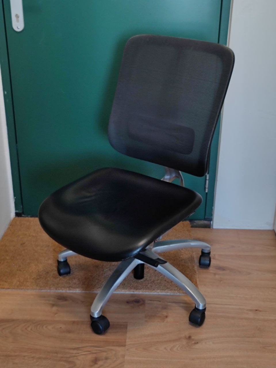 Mooie bureaustoel, Ophalen, Zo goed als nieuw, Zwart