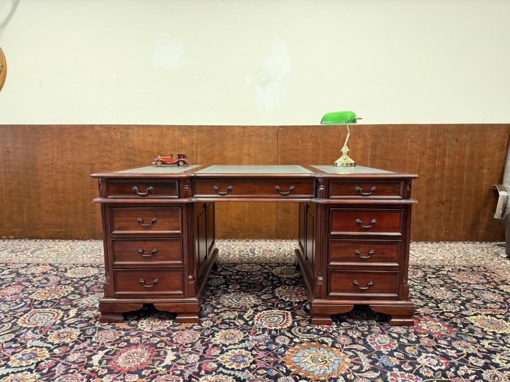 Klassiek Engels Chesterfield Bureau, Antiek en Kunst, Ophalen