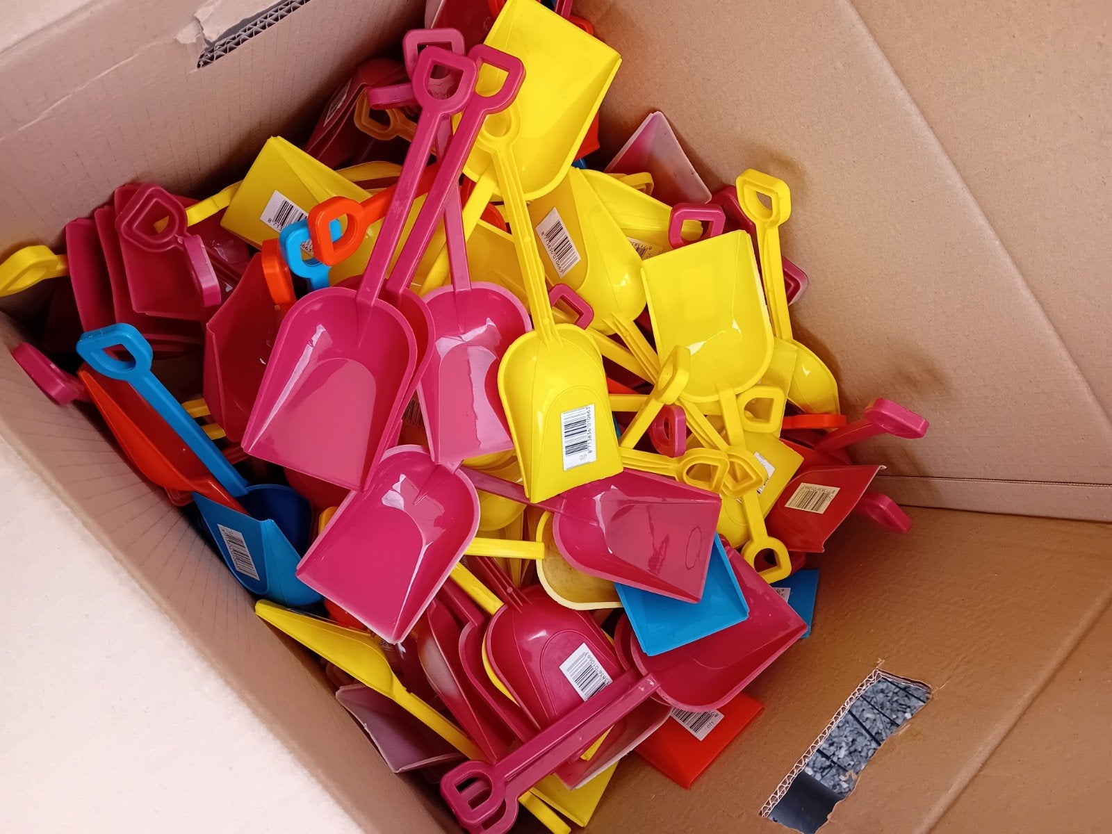 Partij strandschepen en emmers, Ophalen, Nieuw