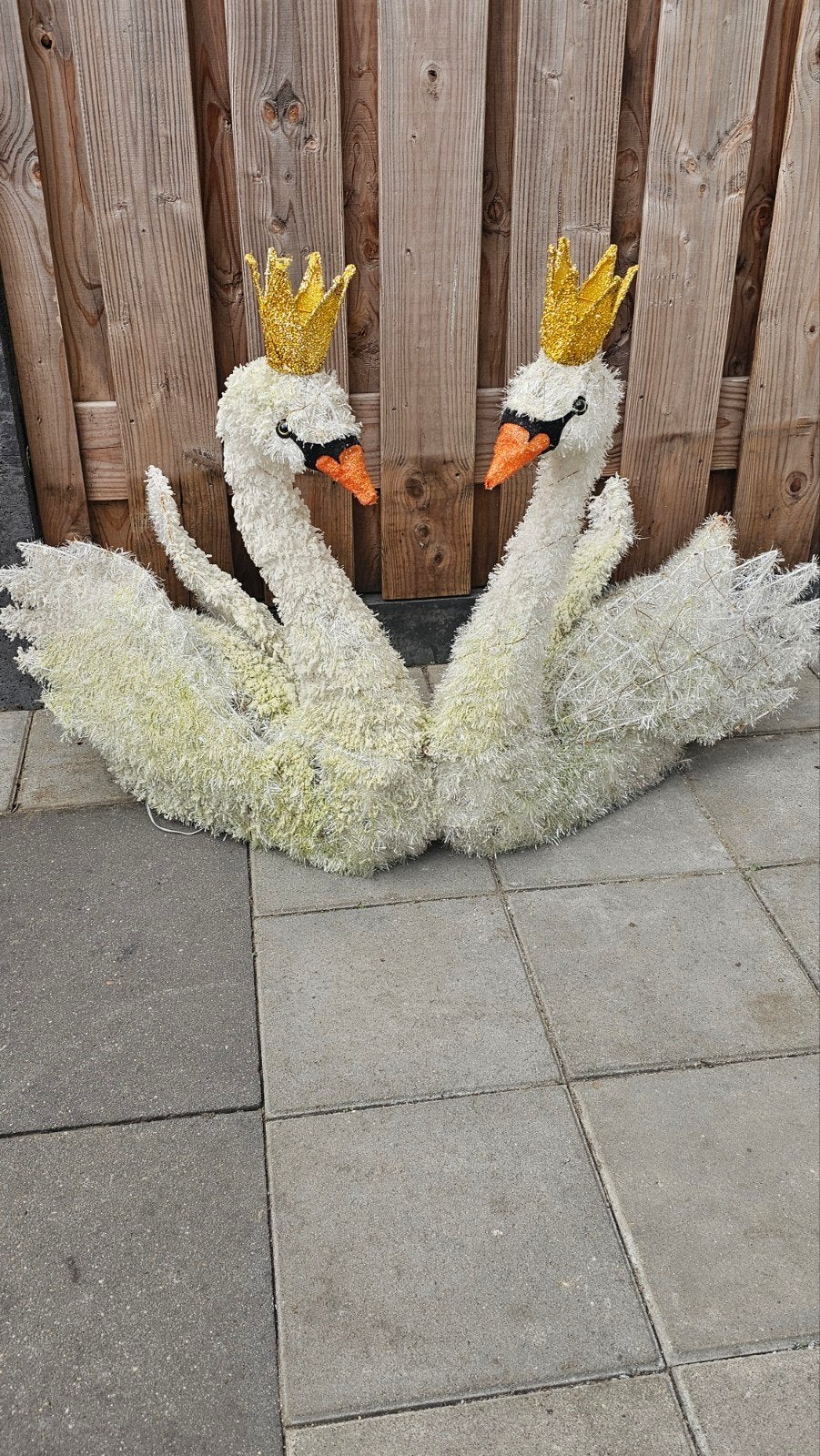 Verlichte witte zwanen met gouden kroon + 2 kleine decoratie, Ophalen