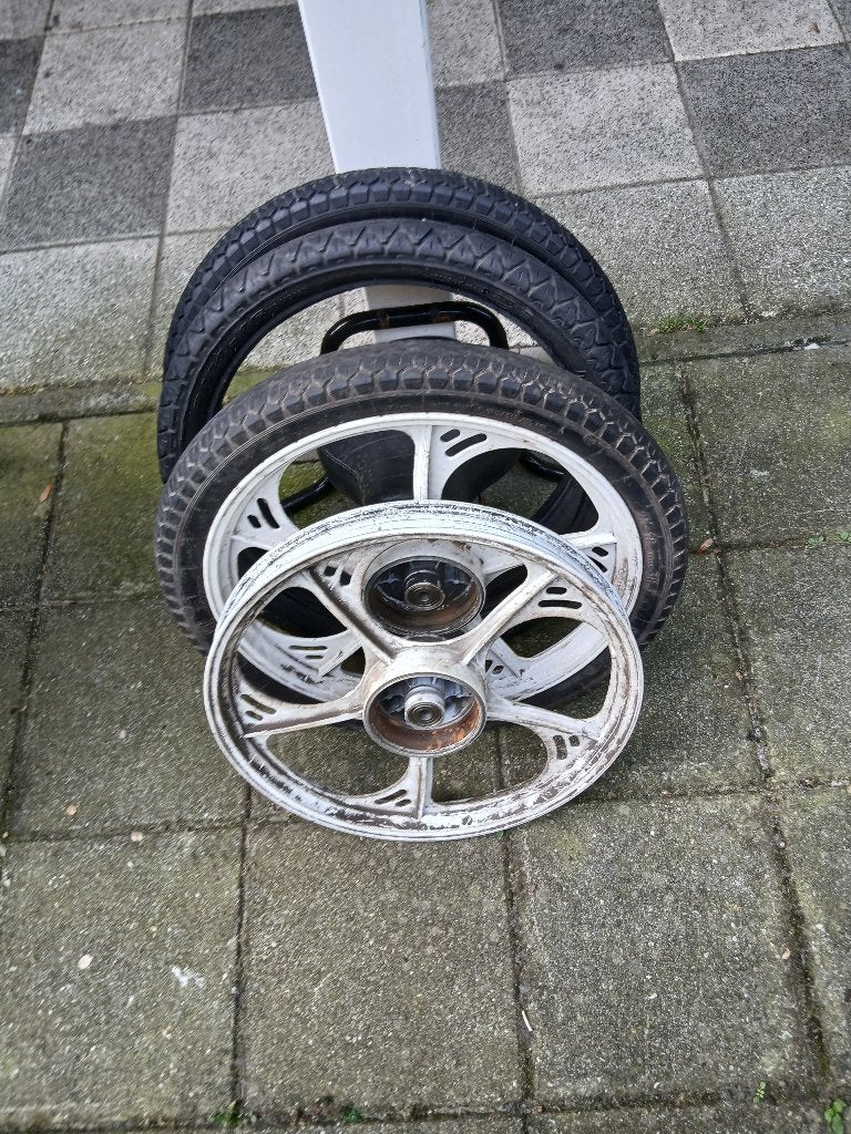 TE KOOP TOMOS ONDERDELEN + DAKKOFFER!!, Fietsen en Brommers, Brommeronderdelen | Algemeen, Ophalen of Verzenden, Gebruikt, Overige typen