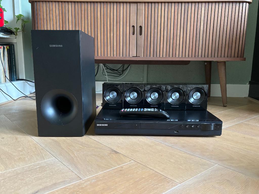 Samsung HT-D350 Samsung DVD Home Theatre system 5.1, Audio, Tv en Foto, Home Cinema-sets, Gebruikt, 70 watt of meer, 5.1-systeem