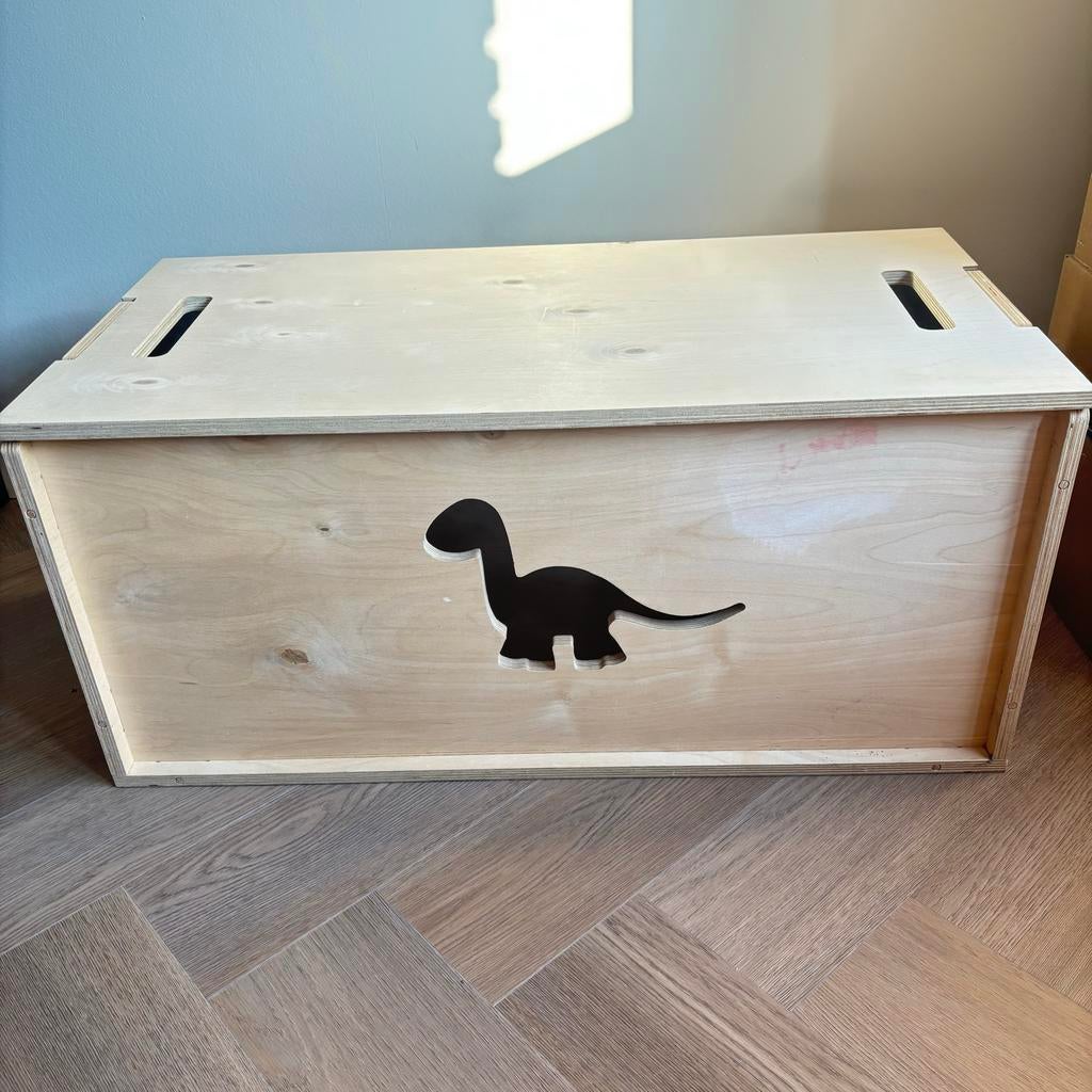 Houten speelgoedkist met dino-uitsparing, Ophalen, Zo goed als nieuw, Meubelstuk of Keukentje